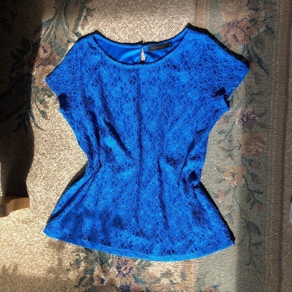 Tops - The Limited Lace top with keyhole closure